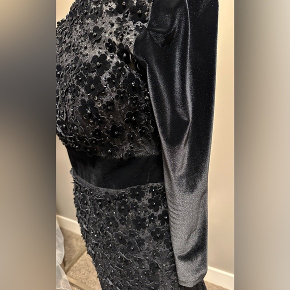 Mac Duggal Velvet Floral appliqué Modest Mermaid Gown - Picture 4 of 15